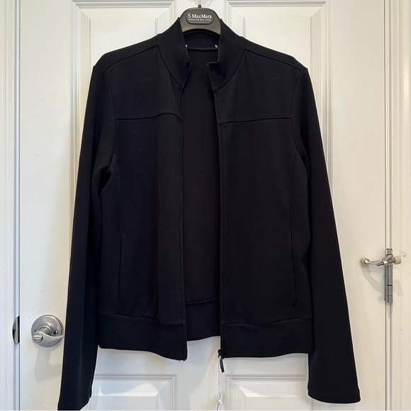 MaxMara Leisure Label-cut Black Outwear With Zipper Size: Medium US4/6 Spring - Picture 6 of 16